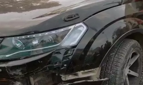 CG: तेज रफ्तार XUV दुकान में जा घुसी, बाल-बाल बचे कर्मचारी
