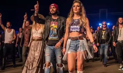 Concert Outfits : स्टाइल और आराम का सही मेल चुनने की टिप्स Concert Outfits : स्टाइल और आराम का सही मेल चुनने की टिप्स