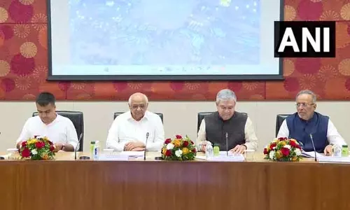Ashwini Vaishnav और CM भूपेंद्र पटेल ने की डोलेरा परियोजना की समीक्षा बैठक Ashwini Vaishnav और CM भूपेंद्र पटेल ने की डोलेरा परियोजना की समीक्षा बैठक