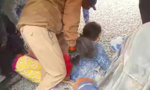 Chevella बस हादसा, दुर्घटना में माता-पिता की मौत के बाद दो लड़कियां अनाथ हो गईं