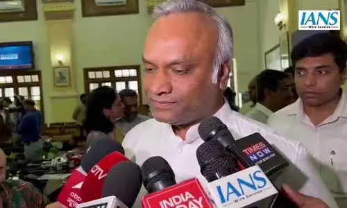 मंत्री प्रियंक खड़गे ने राज्यसभा सांसद लहर सिंह पर साधा निशाना मंत्री प्रियंक खड़गे ने राज्यसभा सांसद लहर सिंह पर साधा निशाना