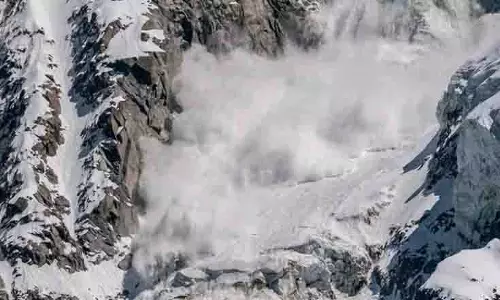Nepal: माउंट यालुंग री पर हिमस्खलन से शिविर में 7 लोगों की मौत Nepal: माउंट यालुंग री पर हिमस्खलन से शिविर में 7 लोगों की मौत