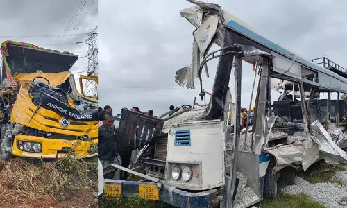 बस चालक की कोई गलती नहीं.. चेवेल्ला बस दुर्घटना पर RTC का स्पष्टीकरण..! बस चालक की कोई गलती नहीं.. चेवेल्ला बस दुर्घटना पर RTC का स्पष्टीकरण..!