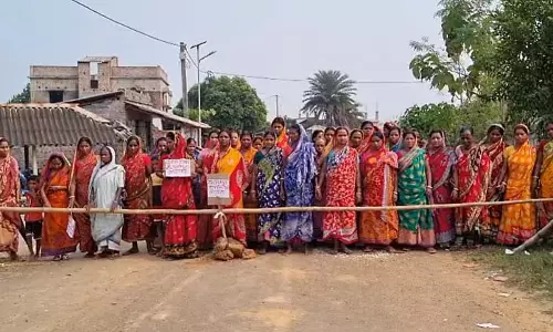 क्षतिग्रस्त सड़क पर विरोध प्रदर्शन: निवासियों ने 7 घंटे तक यातायात रोका
