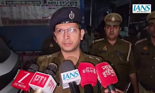 नोएडा के मार्क अस्पताल में महिला वार्ड में की गई व्यवस्थाओं की समीक्षा