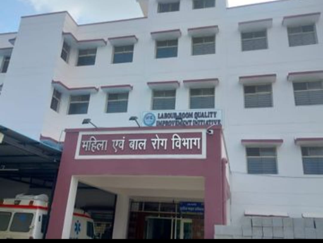 स्वास्थ्य मंत्री के जिले में अफसरों की मनमानी, कलेक्टर से कार्रवाई की मांग