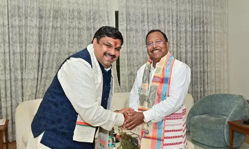 कैबिनेट मंत्री गजेंद्र यादव ने मंत्री रामविचार नेताम से की सौजन्य मुलाकात कैबिनेट मंत्री गजेंद्र यादव ने मंत्री रामविचार नेताम से की सौजन्य मुलाकात