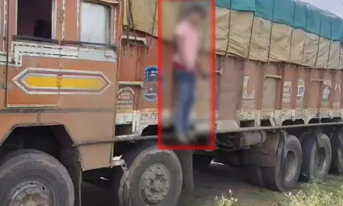 सड़क किनारे खड़ी ट्रक पर फांसी लगाकर युवक ने की खुदकुशी