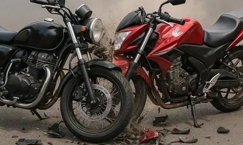 Raipur Breaking: दो बाइक में आमने-सामने टक्कर, 20 वर्षीय युवक की मौत