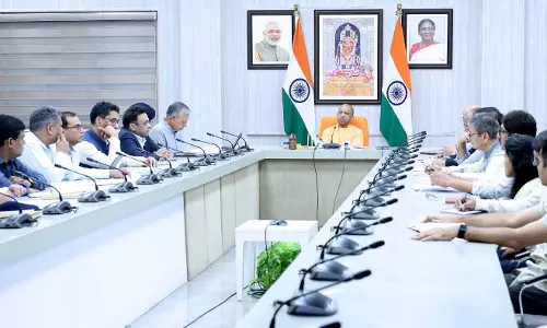 CM Yogi ने त्योहारों की तैयारियों, कानून-व्यवस्था की समीक्षा की