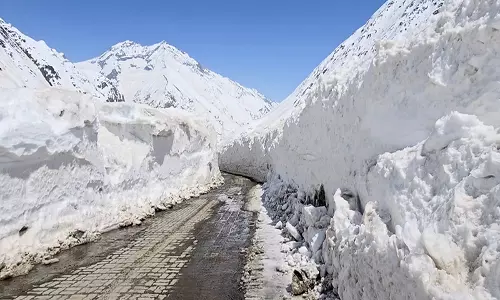 Nepal में हिमस्खलन में 5 विदेशी पर्वतारोहियों सहित कम से कम सात लोगों की मौत