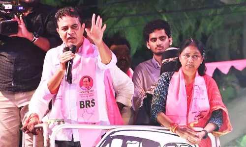 KTR का मुख्यमंत्री रेवंत रेड्डी पर तीखा हमला KTR का मुख्यमंत्री रेवंत रेड्डी पर तीखा हमला