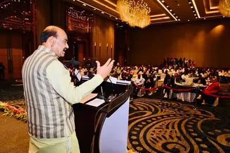 भारत की मजबूत लोकतांत्रिक नींव के कारण दुनिया निवेश के लिए हो रही आकर्षित : लोकसभा अध्यक्ष भारत की मजबूत लोकतांत्रिक नींव के कारण दुनिया निवेश के लिए हो रही आकर्षित : लोकसभा अध्यक्ष