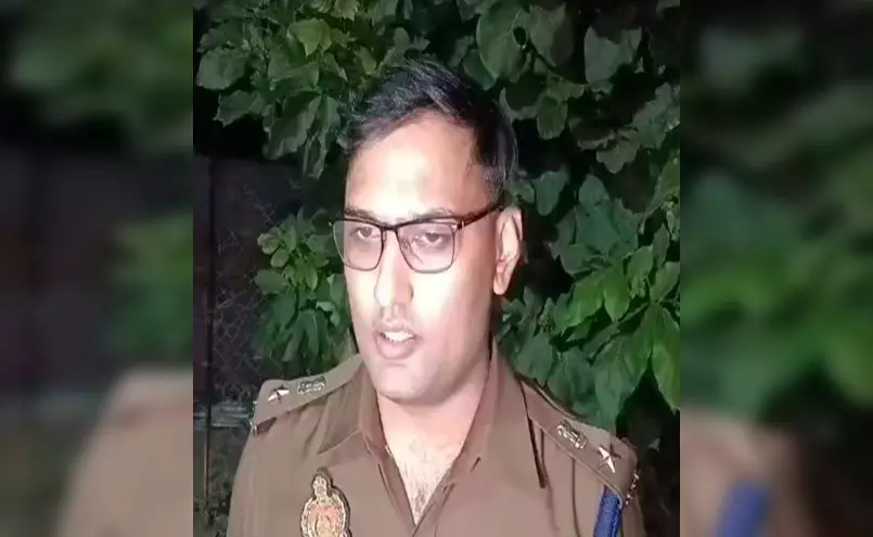 ट्रक और कार की टक्कर में छह की मौत, दो घायल ट्रक और कार की टक्कर में छह की मौत, दो घायल