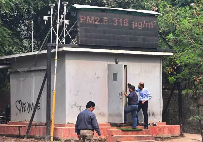 दिवाली पर Delhi के 37 में से सिर्फ 9 वायु मॉनिटरिंग स्टेशन सक्रिय: Supreme Court दिवाली पर Delhi के 37 में से सिर्फ 9 वायु मॉनिटरिंग स्टेशन सक्रिय: Supreme Court