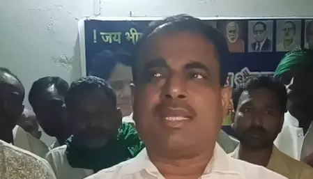 राहुल गांधी के मछली पकड़ने के वीडियो पर विपक्ष का हमला राहुल गांधी के मछली पकड़ने के वीडियो पर विपक्ष का हमला
