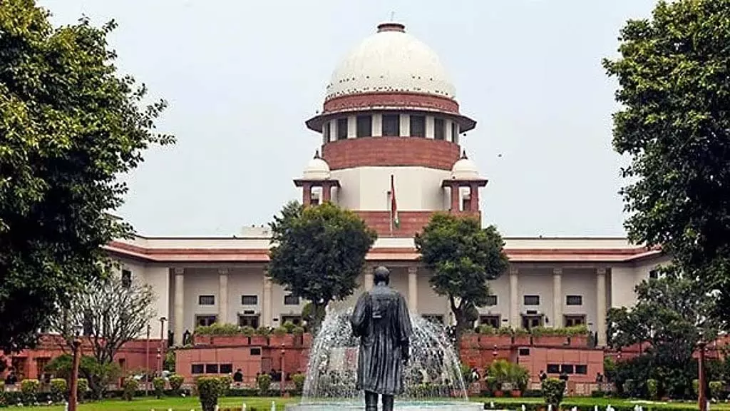 अन्नामलाई यौन उत्पीड़न मामले में छात्र के खिलाफ जांच की मांग वाली याचिका: SC में आज सुनवाई अन्नामलाई यौन उत्पीड़न मामले में छात्र के खिलाफ जांच की मांग वाली याचिका: SC में आज सुनवाई