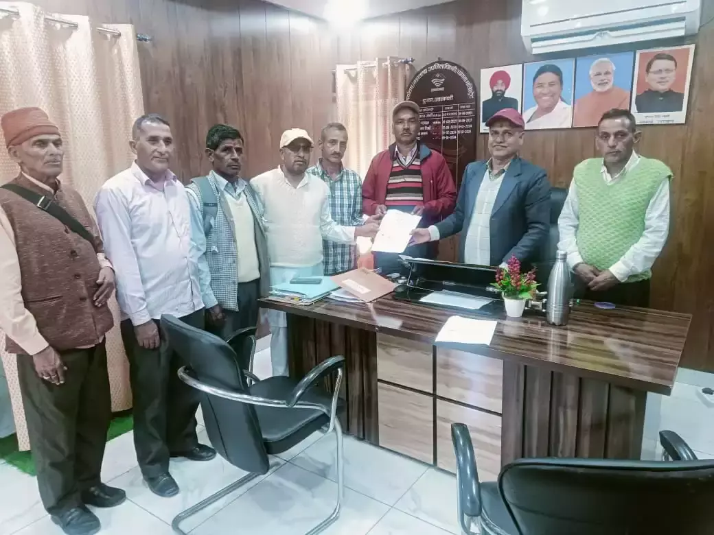 Uttarkashi: आंदोलनकारियों ने सरकार से की न्याय की मांग, सौंपा ज्ञापन Uttarkashi: आंदोलनकारियों ने सरकार से की न्याय की मांग, सौंपा ज्ञापन