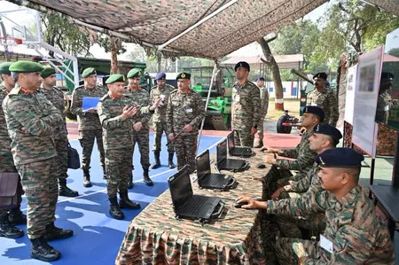 सेना प्रमुख जनरल उपेंद्र द्विवेदी ने की ड्रोन व युद्धक तैयारियों की समीक्षा सेना प्रमुख जनरल उपेंद्र द्विवेदी ने की ड्रोन व युद्धक तैयारियों की समीक्षा