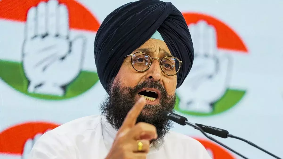 Chandigarh: पंजाब में सुरक्षा पर सवाल, बाजवा ने साधा निशाना Chandigarh: पंजाब में सुरक्षा पर सवाल, बाजवा ने साधा निशाना