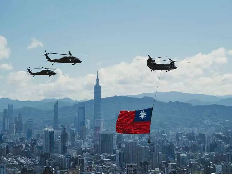 ताइवान ने अपने क्षेत्र के निकट दो चीनी सैन्य विमानों और जहाजों का पता लगाया ताइवान ने अपने क्षेत्र के निकट दो चीनी सैन्य विमानों और जहाजों का पता लगाया