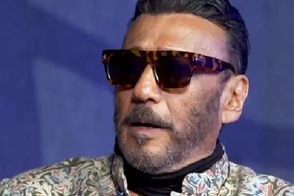 जैकी श्रॉफ ने तब्बू को 54वें जन्मदिन पर दी बधाई, मनाया फोन भूत के तीन साल जैकी श्रॉफ ने तब्बू को 54वें जन्मदिन पर दी बधाई, मनाया फोन भूत के तीन साल