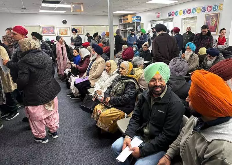 Canada में अनिवासी भारतीयों ने वाणिज्य दूतावास शिविरों में जीवन प्रमाण पत्र जारी करने के कदम का स्वागत किया Canada में अनिवासी भारतीयों ने वाणिज्य दूतावास शिविरों में जीवन प्रमाण पत्र जारी करने के कदम का स्वागत किया