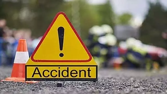 कैंटर की टक्कर खड़ी कार से हुई, डांसर की मौत; सुधींद्र, जिसने सोमवार को नई कार की डिलीवरी ली थी कैंटर की टक्कर खड़ी कार से हुई, डांसर की मौत; सुधींद्र, जिसने सोमवार को नई कार की डिलीवरी ली थी