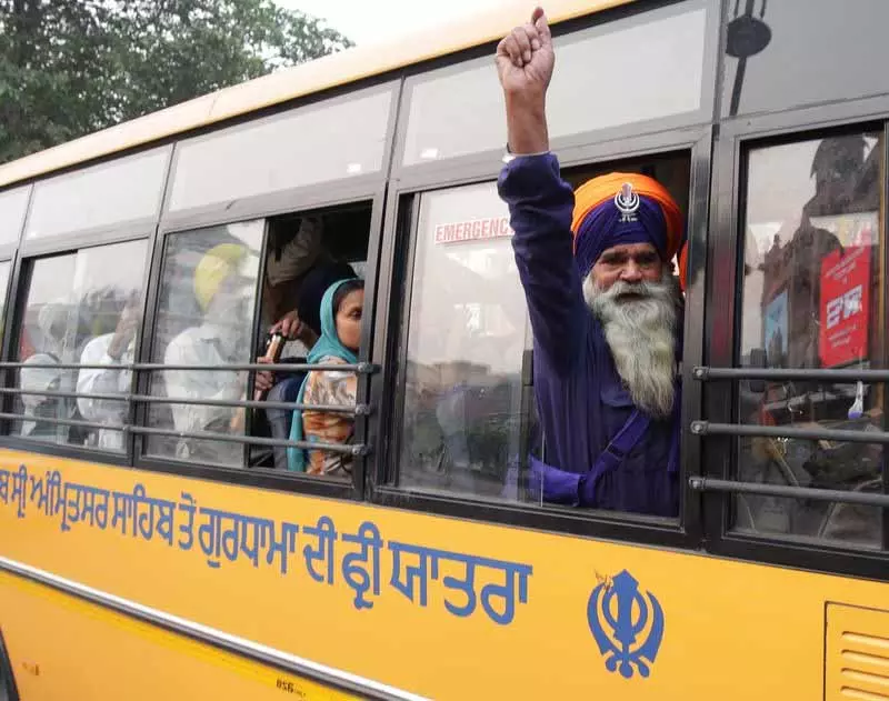 ऑपरेशन सिंदूर के बाद गुरुपर्व के लिए पहला सिख जत्था बिना NRI तीर्थयात्रियों के पाकिस्तान पहुंचा ऑपरेशन सिंदूर के बाद गुरुपर्व के लिए पहला सिख जत्था बिना NRI तीर्थयात्रियों के पाकिस्तान पहुंचा
