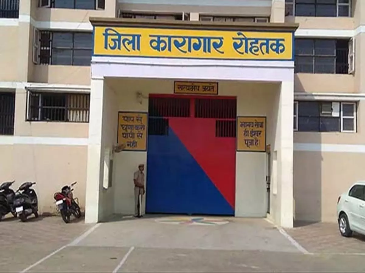 Rohtak: रोहतक जेल में बंद गनमैन की पत्नी ने जताया खतरे का अंदेशा Rohtak: रोहतक जेल में बंद गनमैन की पत्नी ने जताया खतरे का अंदेशा