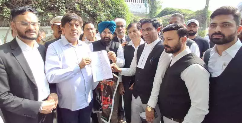 वकीलों ने नए Sri Anandpur Sahib में गांवों के प्रस्तावित विलय का विरोध किया वकीलों ने नए Sri Anandpur Sahib में गांवों के प्रस्तावित विलय का विरोध किया