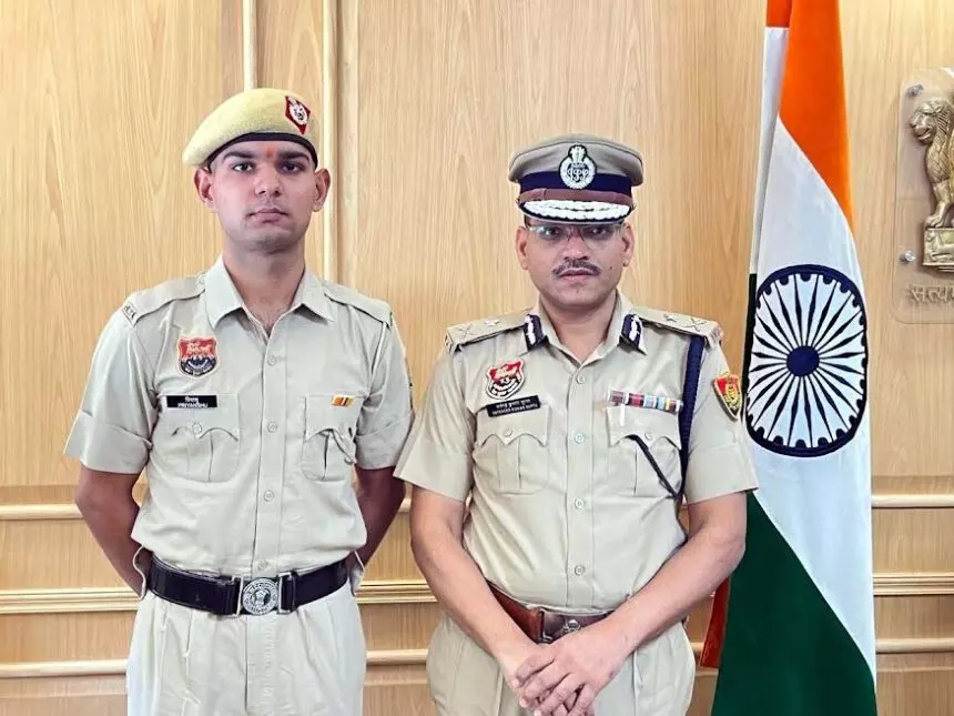 Faridabad: हरयाणा पुलिस के सिपाही ने रचा इतिहास, बने भारतीय सेना में लेफ्टिनेंट Faridabad: हरयाणा पुलिस के सिपाही ने रचा इतिहास, बने भारतीय सेना में लेफ्टिनेंट