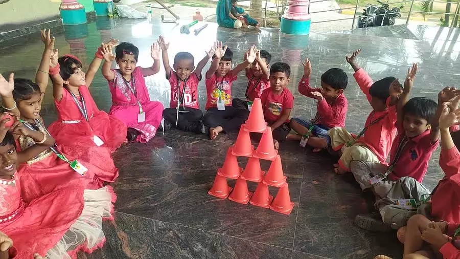 Ramnagar : सरकारी LKG-UKG स्कूलों में बच्चों का दंगा Ramnagar : सरकारी LKG-UKG स्कूलों में बच्चों का दंगा