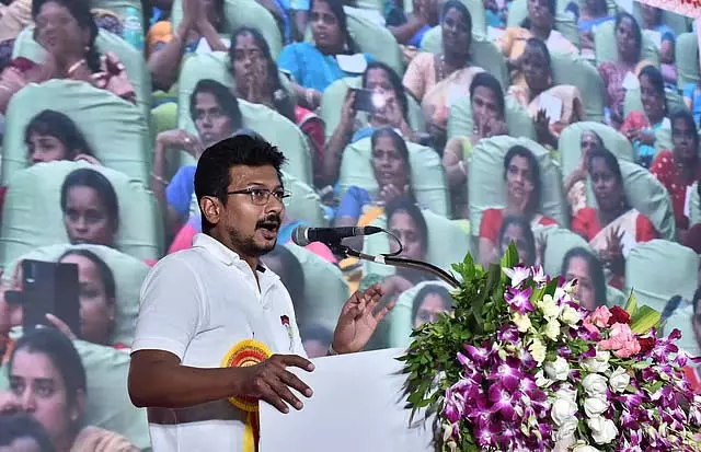सेल्फ-हेल्प ग्रुप की महिलाओं के लिए एक और शानदार ऑफर: उदयनिधि ने घोषणा की सेल्फ-हेल्प ग्रुप की महिलाओं के लिए एक और शानदार ऑफर: उदयनिधि ने घोषणा की