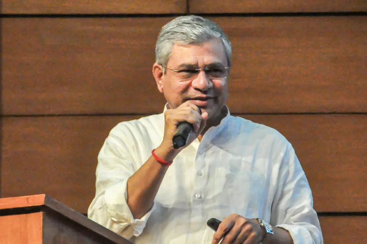 Ahmedabad में बुलेट ट्रेन स्टेशन का निर्माण कार्य अंतिम चरण में: अश्विनी वैष्णव Ahmedabad में बुलेट ट्रेन स्टेशन का निर्माण कार्य अंतिम चरण में: अश्विनी वैष्णव