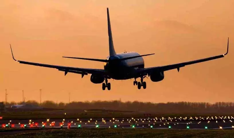 शटडाउन के कारण कर्मचारियों की कमी.. America में हवाई सेवाएं निलंबित शटडाउन के कारण कर्मचारियों की कमी.. America में हवाई सेवाएं निलंबित