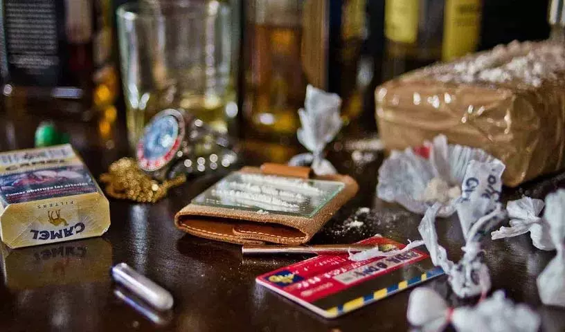 Gachibowli में फिर ड्रग पार्टी में खलल, 12 लोग गिरफ्तार Gachibowli में फिर ड्रग पार्टी में खलल, 12 लोग गिरफ्तार