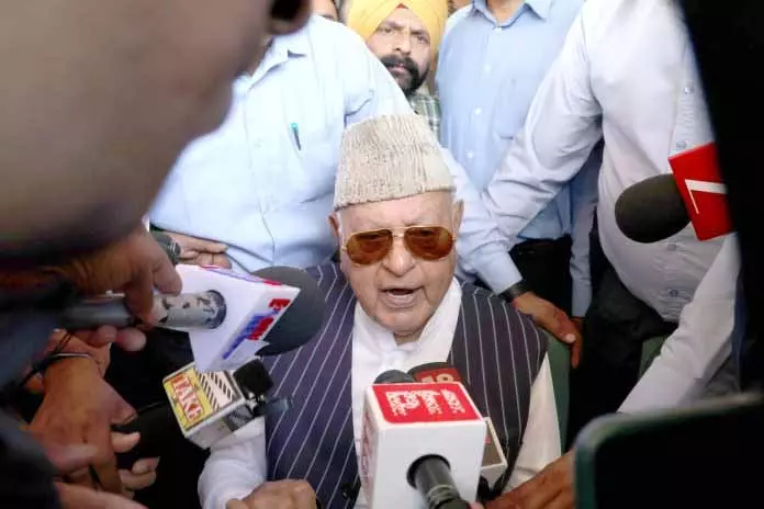 LG सरकारी फाइलों पर कब्जा कर बैठे, कामकाज के नियमों के क्रियान्वयन में बाधा डाल रहे: फारूक LG सरकारी फाइलों पर कब्जा कर बैठे, कामकाज के नियमों के क्रियान्वयन में बाधा डाल रहे: फारूक