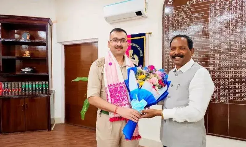 Assam: IPS अधिकारी मयंक कुमार ने तिनसुकिया एसएसपी का पदभार संभाला Assam: IPS अधिकारी मयंक कुमार ने तिनसुकिया एसएसपी का पदभार संभाला