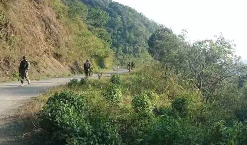 Manipur में सेना के अभियान में गांव में छिपे चार आतंकवादी मारे गए Manipur में सेना के अभियान में गांव में छिपे चार आतंकवादी मारे गए