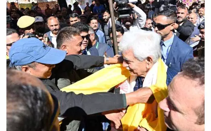 Sinha ने किश्तवाड़ में बाढ़ प्रभावित परिवारों के पूर्ण पुनर्वास का आश्वासन दिया Sinha ने किश्तवाड़ में बाढ़ प्रभावित परिवारों के पूर्ण पुनर्वास का आश्वासन दिया