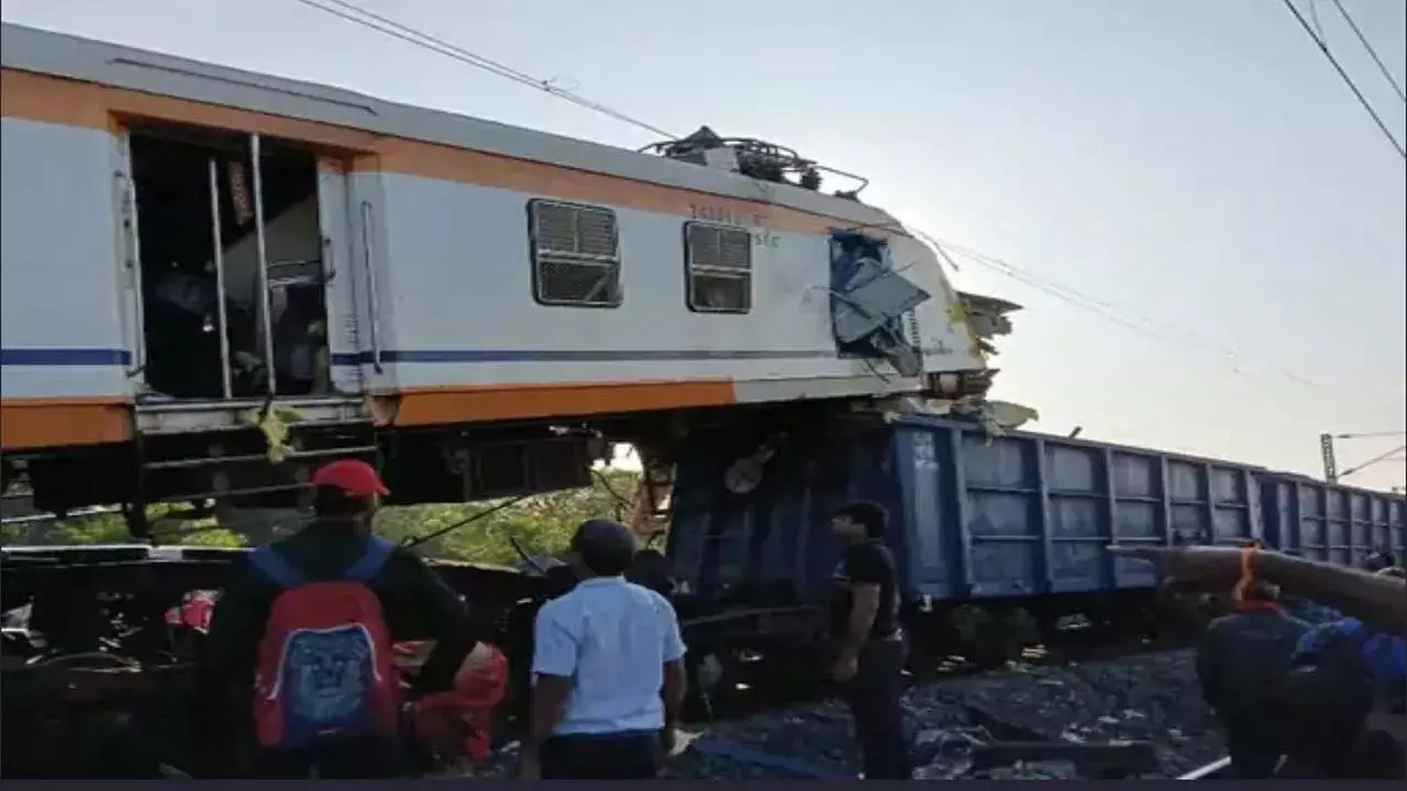 बिलासपुर के पास पैसेंजर ट्रेन और मालगाड़ी की टक्कर, 5 यात्रियों की मौत बिलासपुर के पास पैसेंजर ट्रेन और मालगाड़ी की टक्कर, 5 यात्रियों की मौत