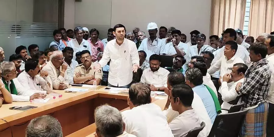 किसानों की समस्याओं पर प्रतिक्रिया: Vivek Hebbar किसानों की समस्याओं पर प्रतिक्रिया: Vivek Hebbar
