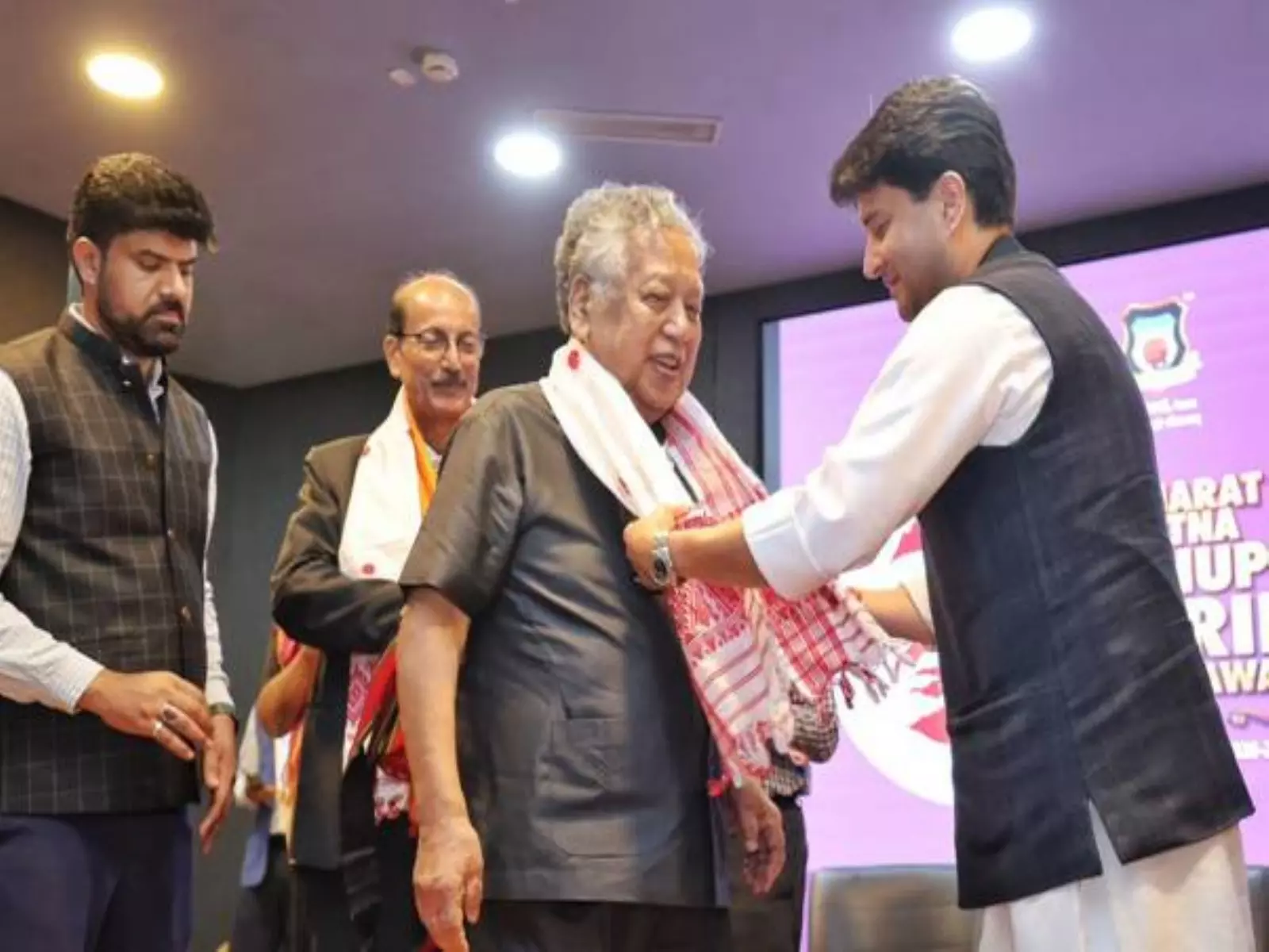 Bhupen Da के शताब्दी वर्ष पर सांस्कृतिक एकता का उत्सव, सिंधिया ने प्रदान किए राष्ट्रीय पुरस्कार Bhupen Da के शताब्दी वर्ष पर सांस्कृतिक एकता का उत्सव, सिंधिया ने प्रदान किए राष्ट्रीय पुरस्कार