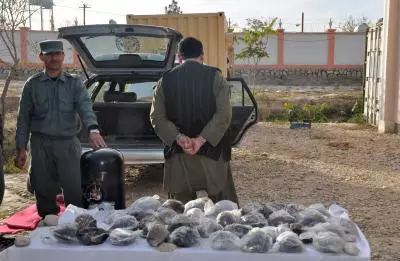 Afghan पुलिस ने ग़ज़नी में 225 किलोग्राम अफ़ीम ज़ब्त की Afghan पुलिस ने ग़ज़नी में 225 किलोग्राम अफ़ीम ज़ब्त की