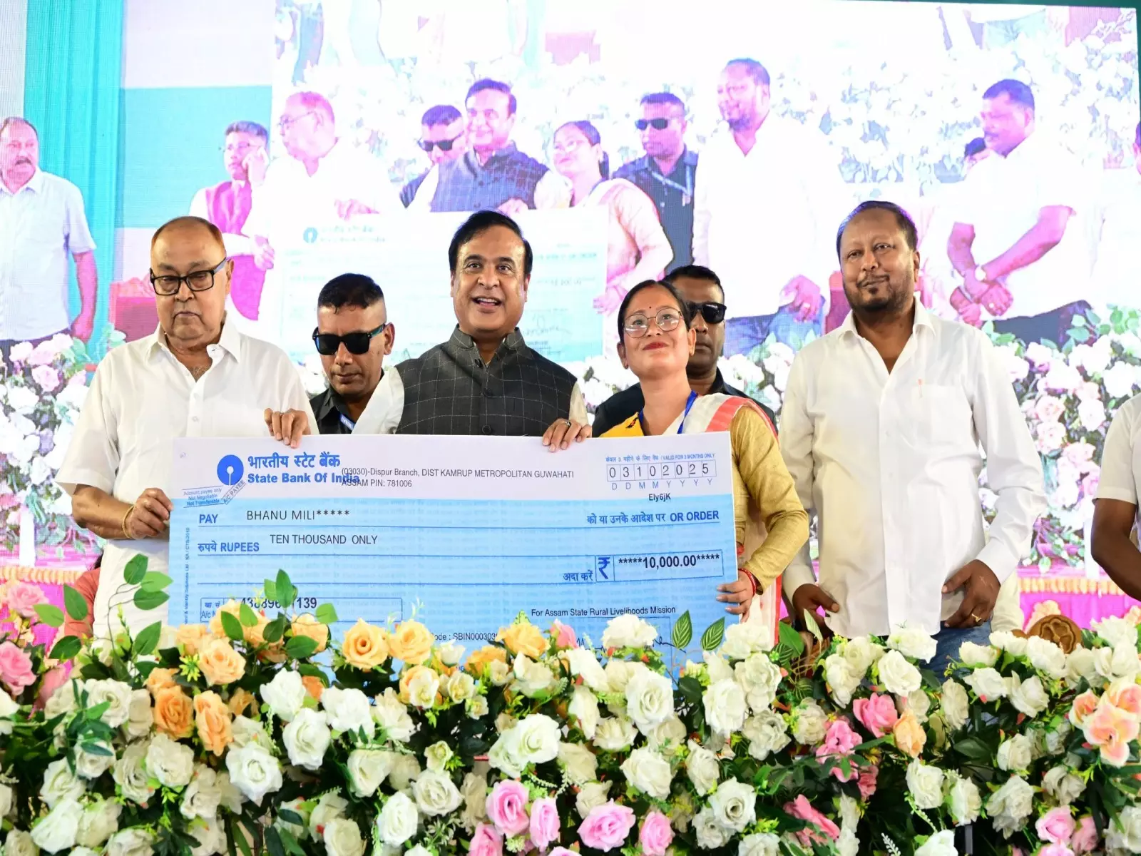 CM सरमा ने MMUA के तहत 31,000 से अधिक महिलाओं को 10,000 रुपये वितरित किए CM सरमा ने MMUA के तहत 31,000 से अधिक महिलाओं को 10,000 रुपये वितरित किए