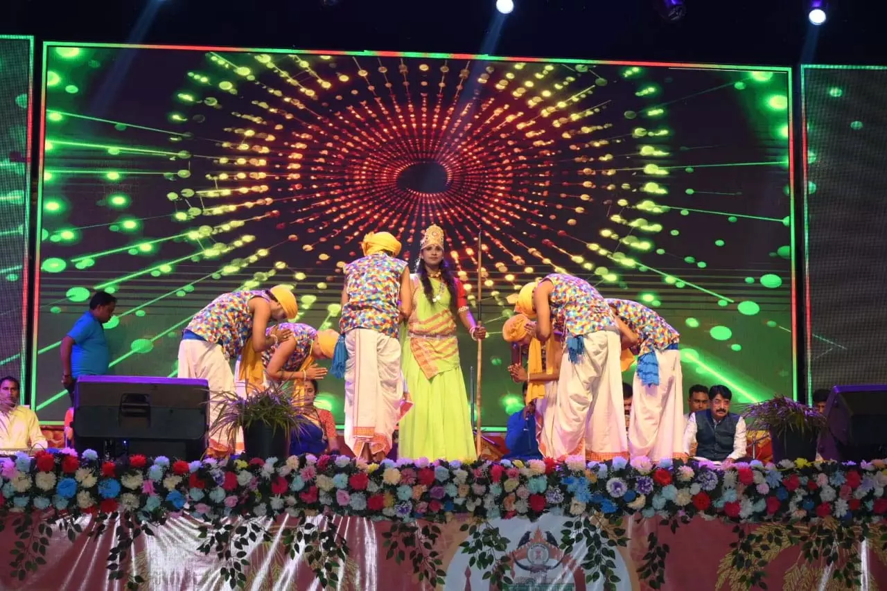 दूसरी शाम रंग झरोखा की प्रस्तुति ने बांधा शमा, कठपुतली नृत्य ने खूब बटोरी तालियां दूसरी शाम रंग झरोखा की प्रस्तुति ने बांधा शमा, कठपुतली नृत्य ने खूब बटोरी तालियां