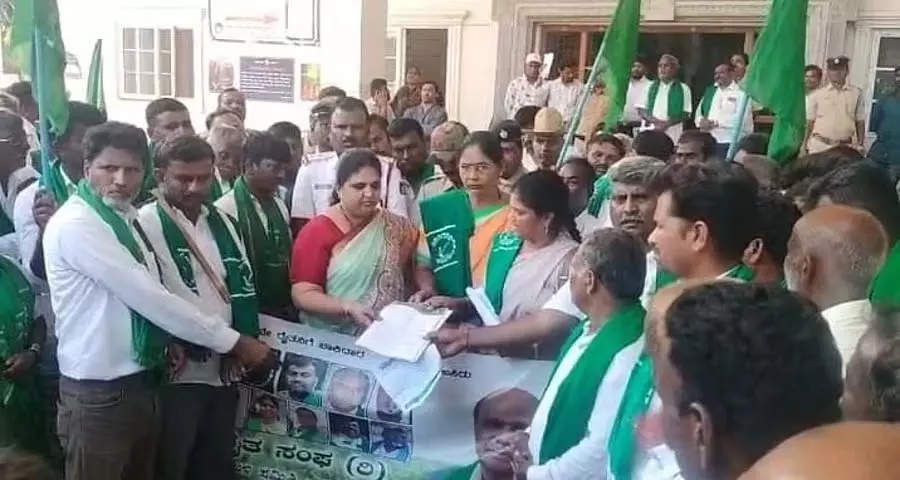 Vijayanagar : टाइटल डीड की मांग को लेकर किसानों का मार्च Vijayanagar : टाइटल डीड की मांग को लेकर किसानों का मार्च