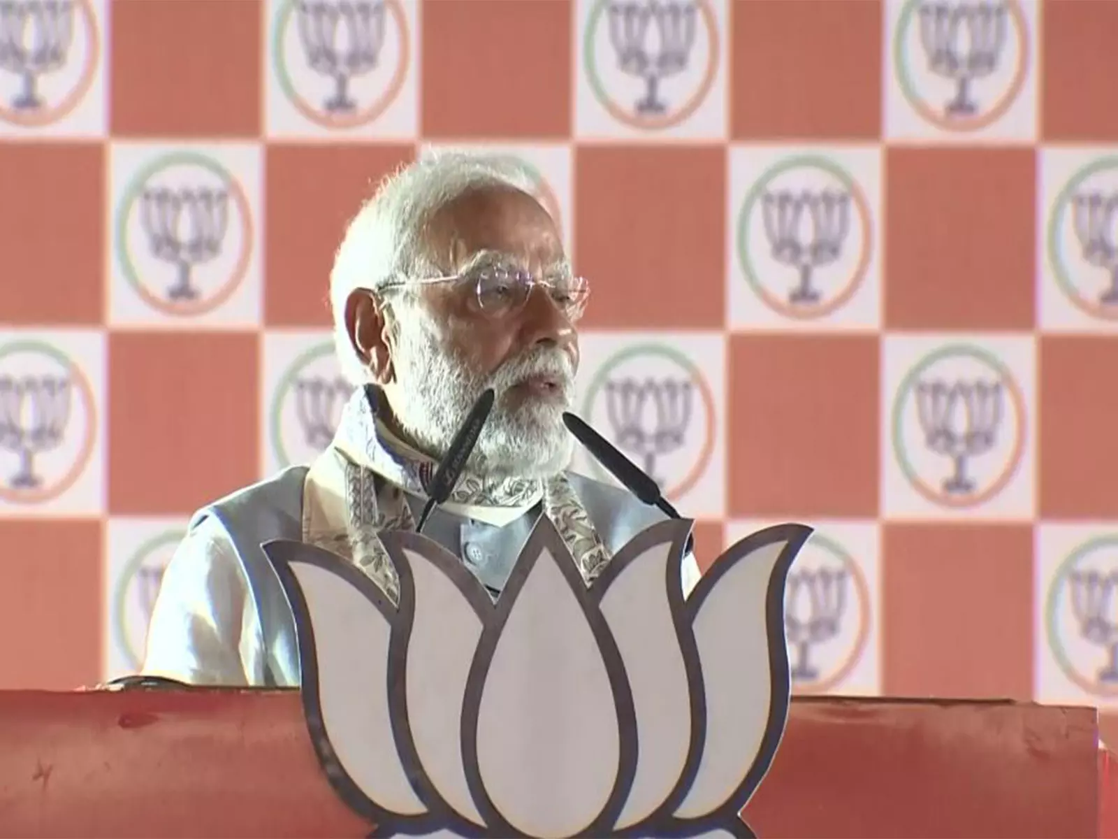 PM मोदी ने पार्टी कार्यकर्ताओं को बिहार में महिला मतदान सुनिश्चित करने का दिया निर्देश PM मोदी ने पार्टी कार्यकर्ताओं को बिहार में महिला मतदान सुनिश्चित करने का दिया निर्देश