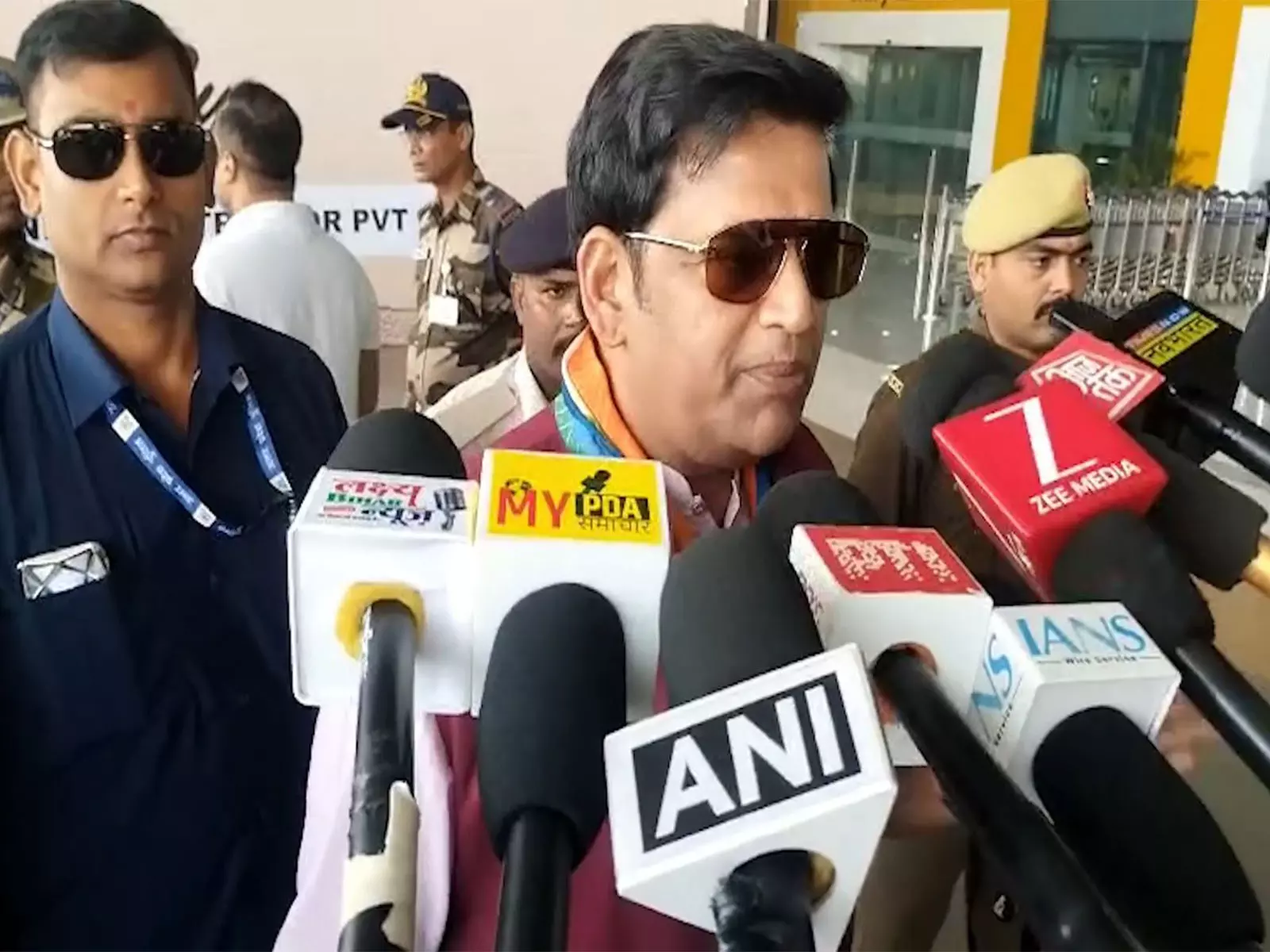 बिहार विधानसभा चुनाव में महागठबंधन को करारी हार मिलेगी: BJP सांसद रवि किशन बिहार विधानसभा चुनाव में महागठबंधन को करारी हार मिलेगी: BJP सांसद रवि किशन